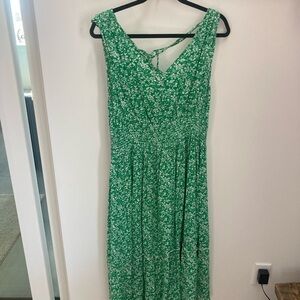 Green and White Sleeveless V-Neck Maxi Sundress